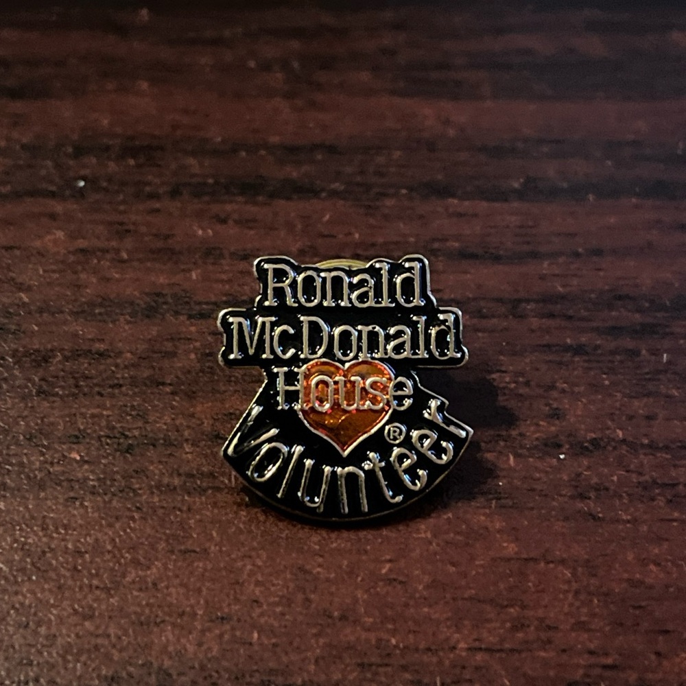 McDonald’s Ronald McDonald House‎ Volunteer Employee Lapel Hat Pin